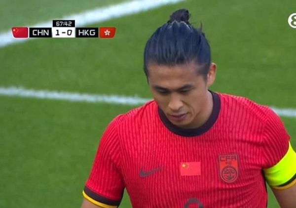 配资知识网配资 国足东亚杯首球 黄政宇破门助胜中国香港